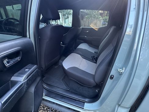 Used 2023 Toyota Tacoma TRD Off-Road image 17