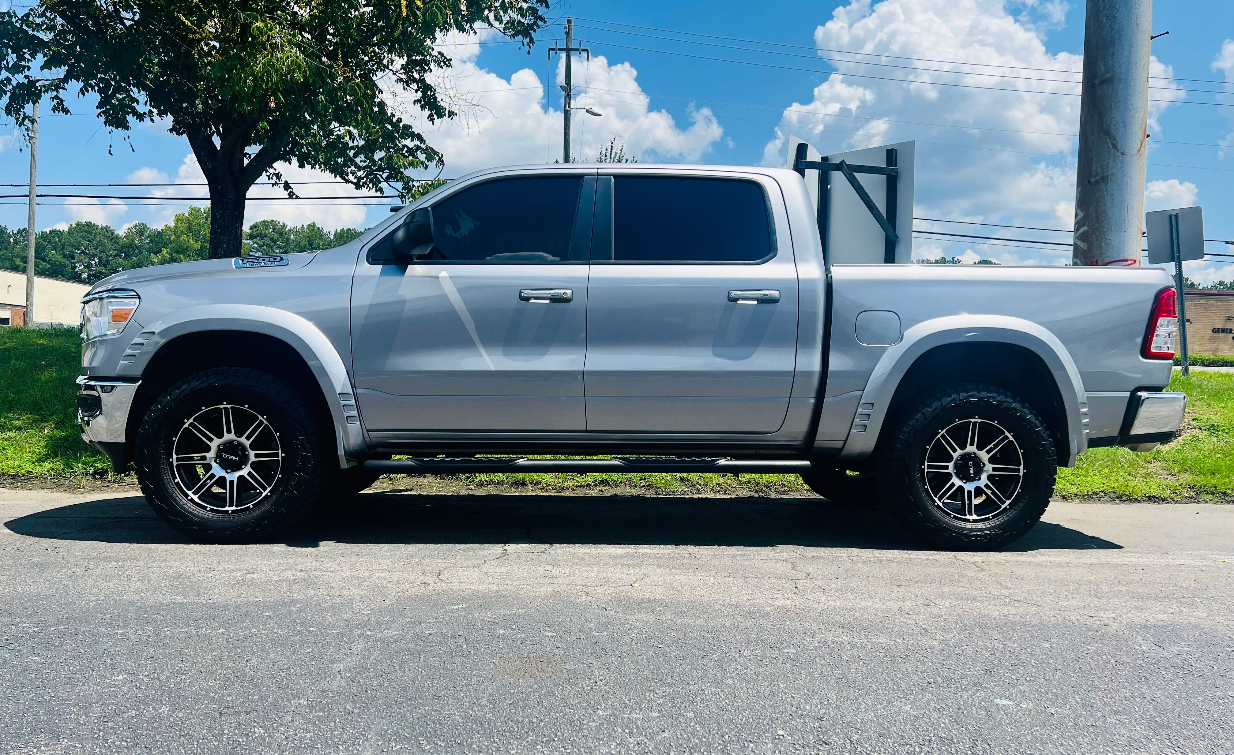 Used 2019 RAM 1500 Big Horn RWD image 2
