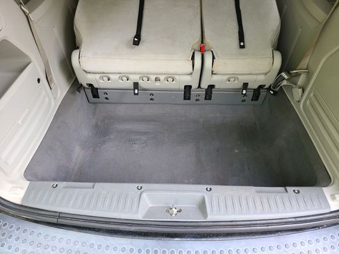 Used 2008 Chrysler Town & Country Touring image 9