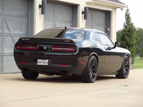Used 2015 Dodge Challenger SRT Hellcat RWD image 2