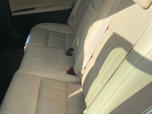 Used 2016 Lexus ES 350 w/ Luxury Package w/Wood Trim image 24