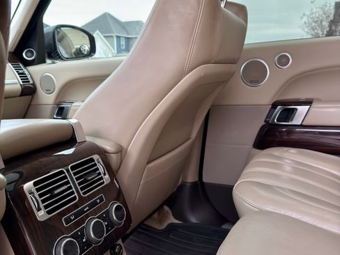 Used 2015 Land Rover Range Rover HSE image 14