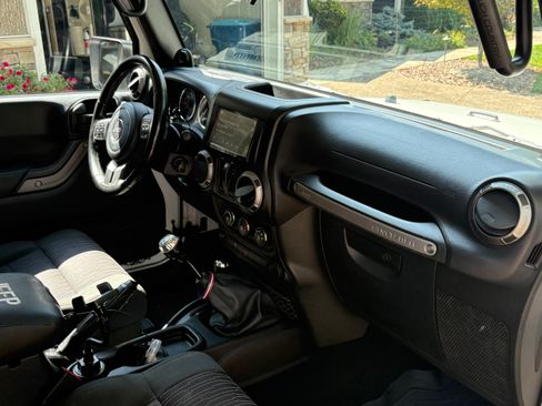 Used 2011 Jeep Wrangler Sport AWD/4WD image 14