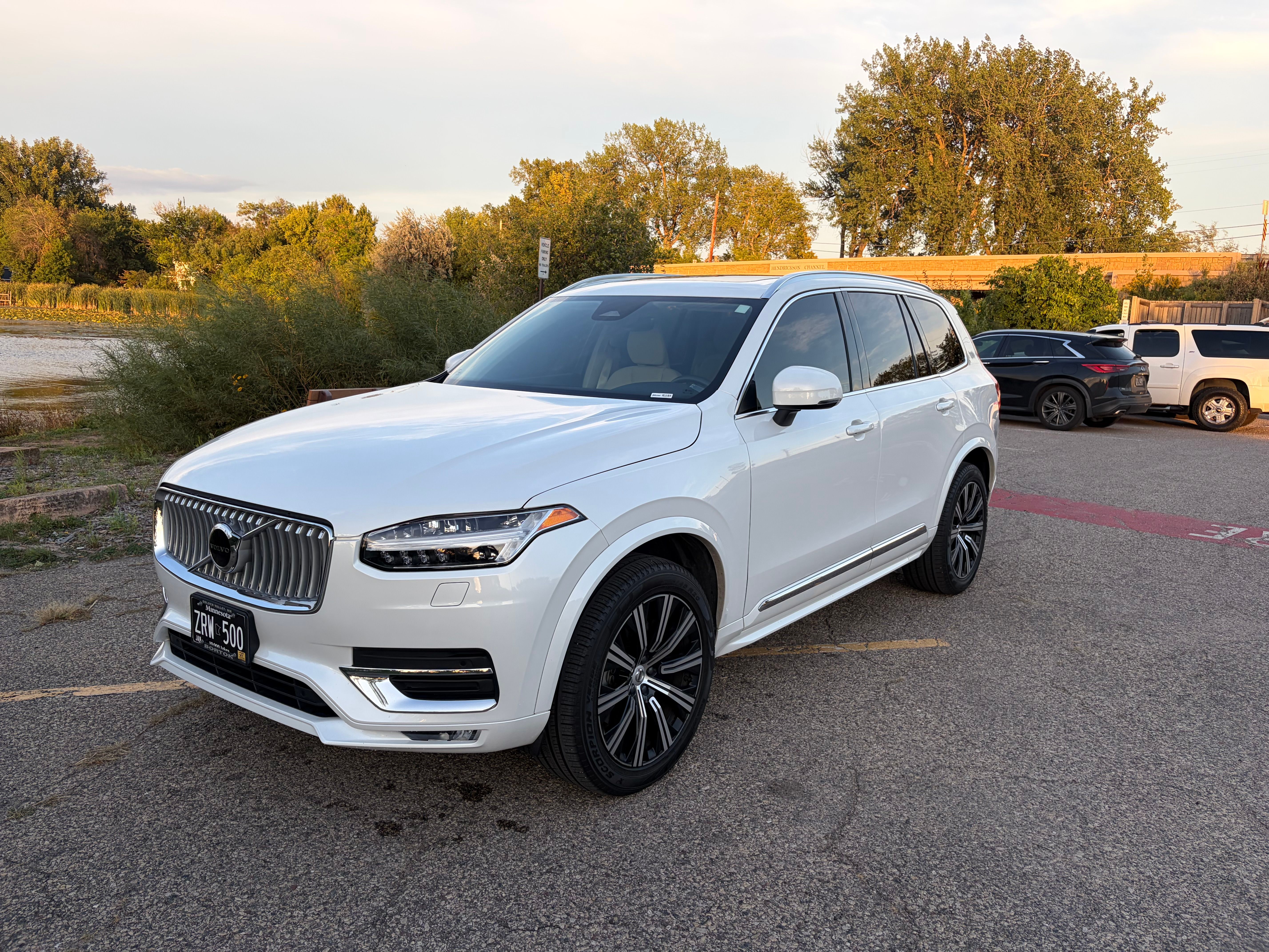 Used 2025 Volvo XC90 B5 Core w/ Protection Package Premier AWD/4WD image 2
