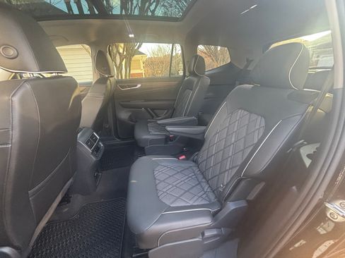 Used 2025 Volkswagen Atlas SEL Premium R-Line image 6