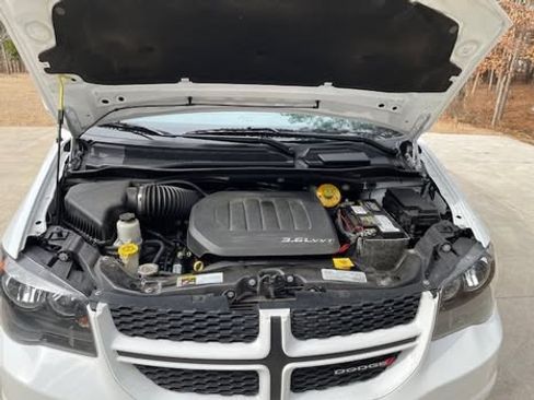 Used 2018 Dodge Grand Caravan GT image 12