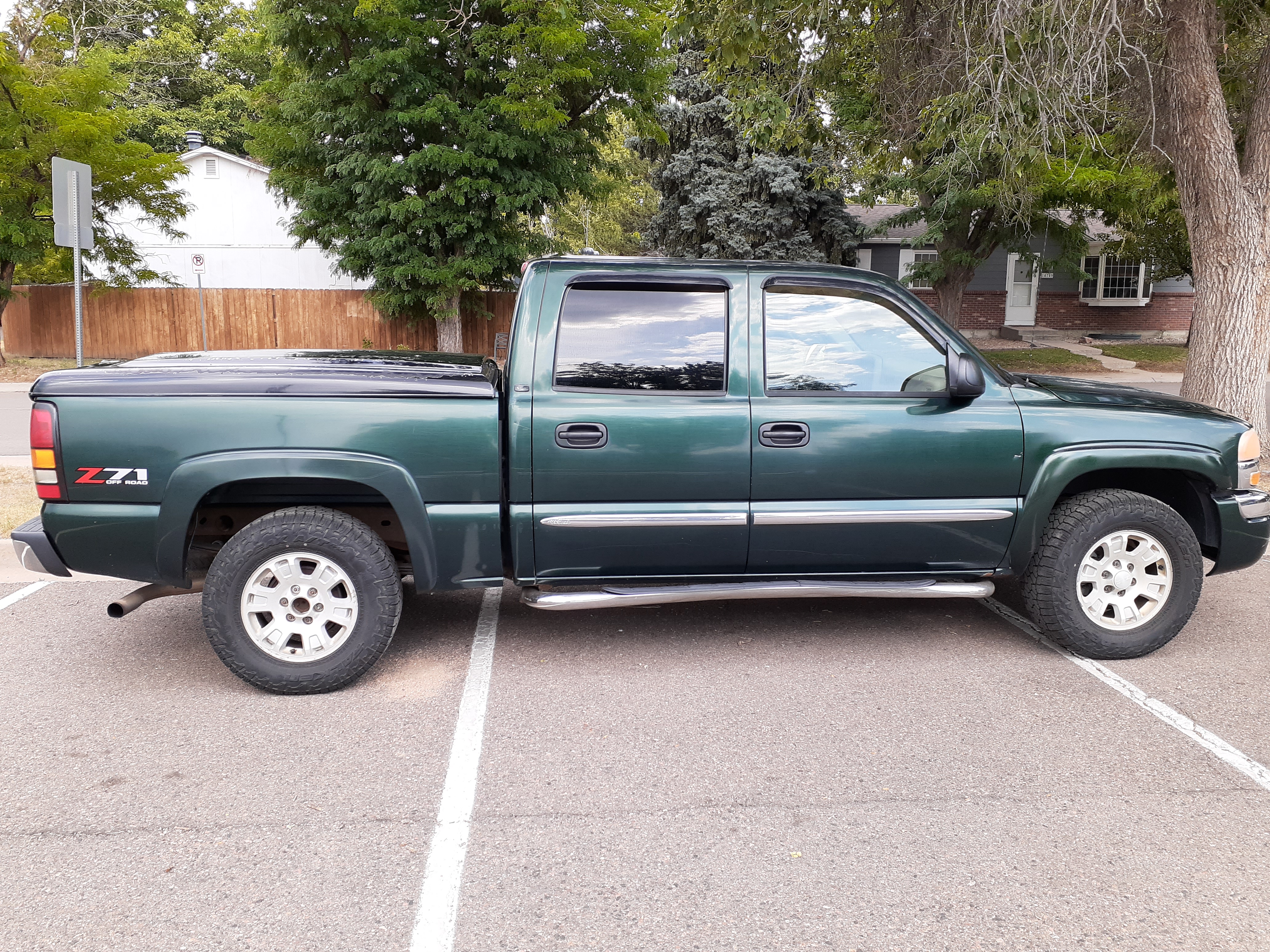 Used 2005 GMC Sierra 1500 SLE w/ Off-Road Package AWD/4WD image 4