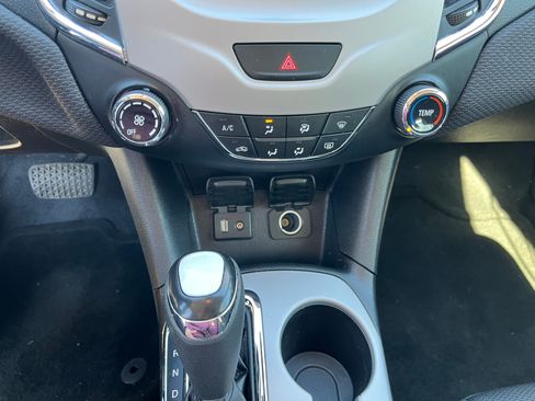 Used 2017 Chevrolet Cruze LS image 10