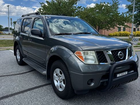 Used 2005 Nissan Pathfinder XE AWD/4WD image 5