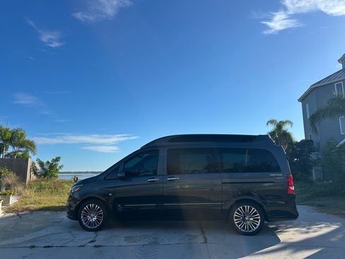 Used 2017 Mercedes-Benz Metris Passenger image 2