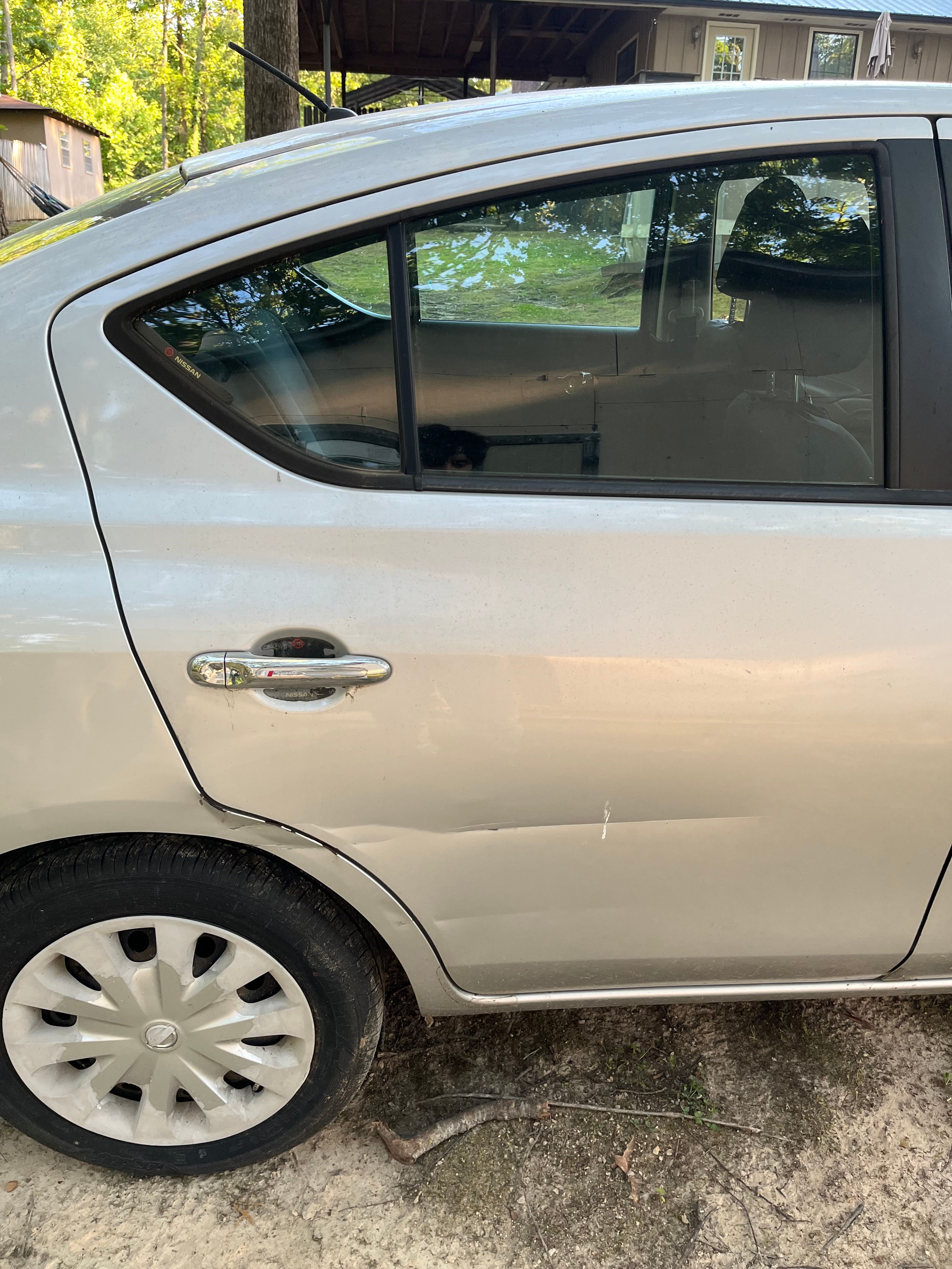 Used 2015 Nissan Versa SV FWD image 12
