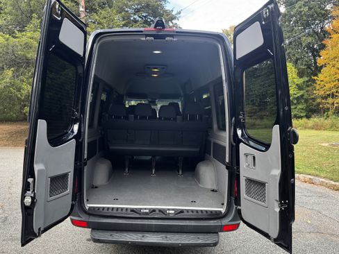Used 2016 Mercedes-Benz Sprinter 2500 image 9