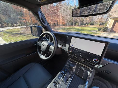 Used 2025 Lexus GX 550 image 27