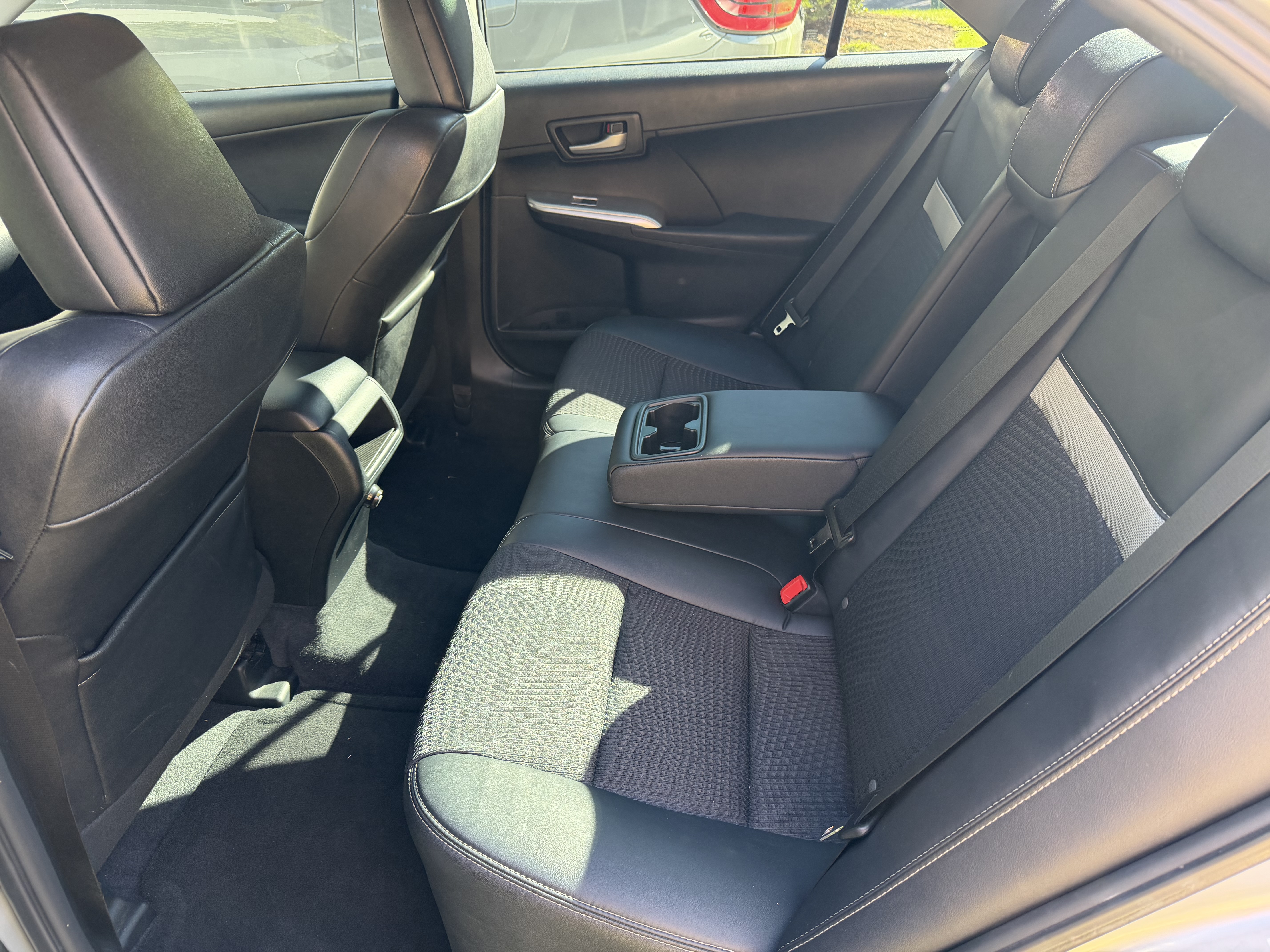 Used 2012 Toyota Camry SE FWD image 11
