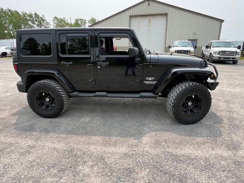 Used 2013 Jeep Wrangler Unlimited Sahara w/ Dual Top Group image 6