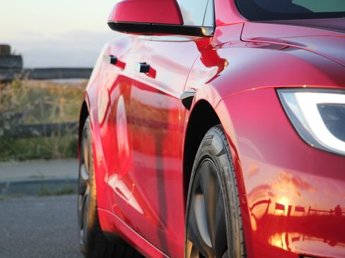 Used 2021 Tesla Model S Plaid image 9