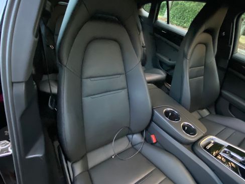 Used 2020 Porsche Panamera image 13