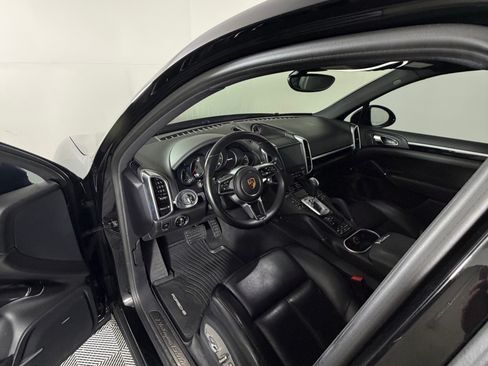 Used 2017 Porsche Cayenne AWD/4WD image 17
