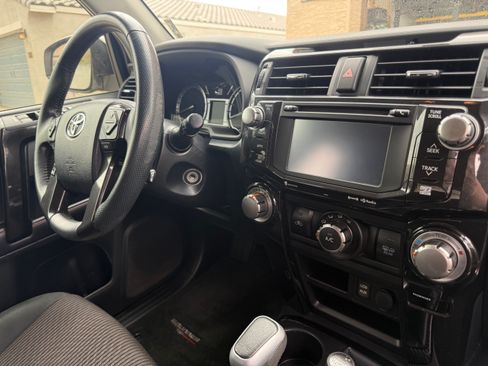 Used 2018 Toyota 4Runner TRD Off-Road AWD/4WD image 27