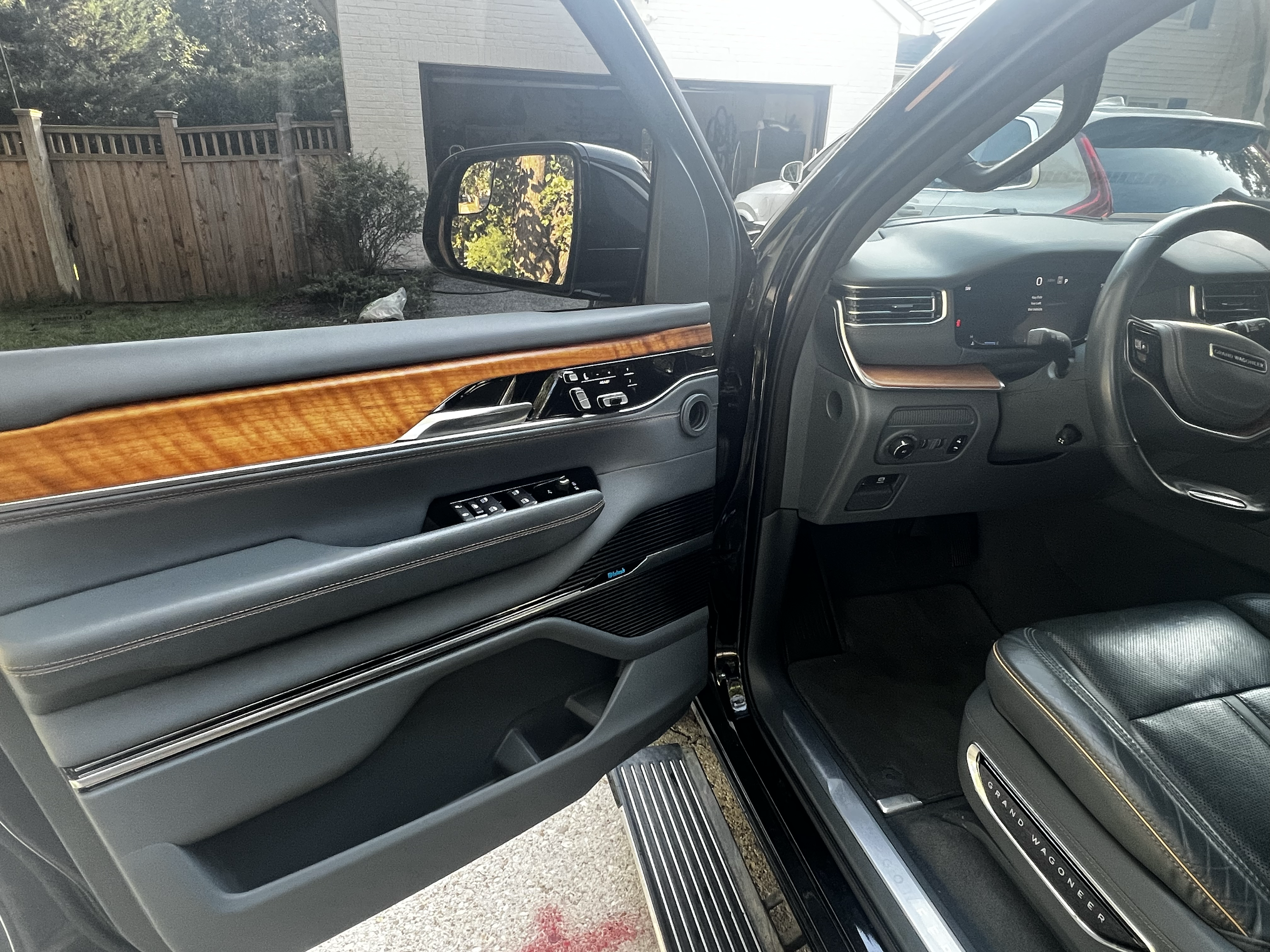 Used 2023 Jeep Grand Wagoneer Series II w/ Premium Group II AWD/4WD image 22