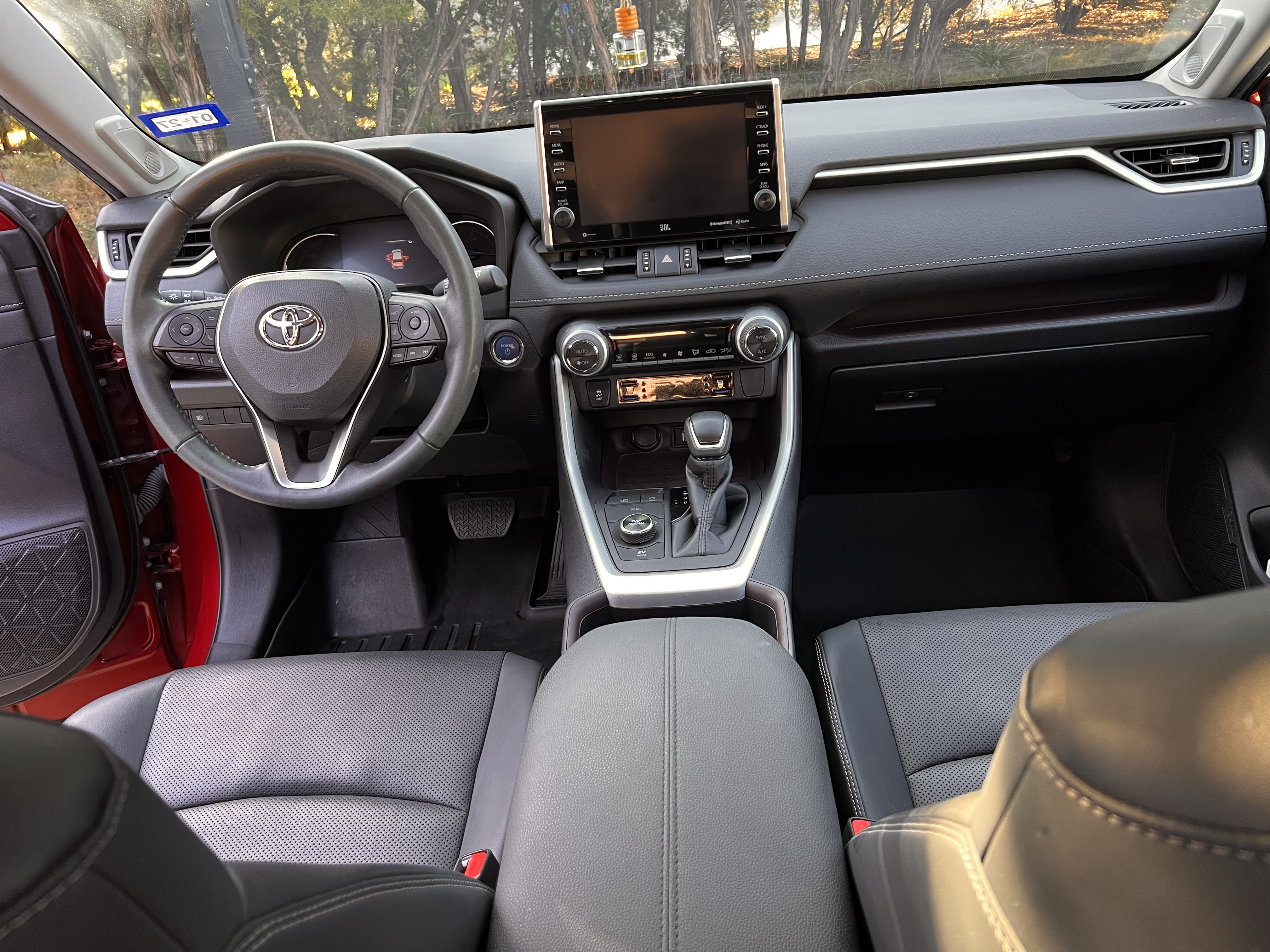 Used 2022 Toyota RAV4 Limited AWD/4WD image 4