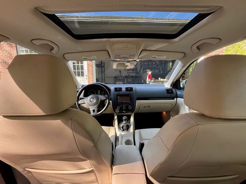 Used 2010 Volkswagen Jetta TDI image 10