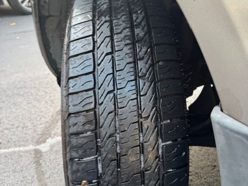 Used 2005 Nissan Pathfinder SE w/ (P01) Se Premium Pkg image 2