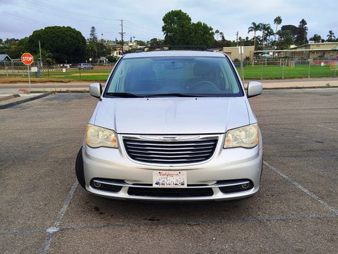 Used 2012 Chrysler Town & Country Touring w/ Entertainment Group #1 image 5