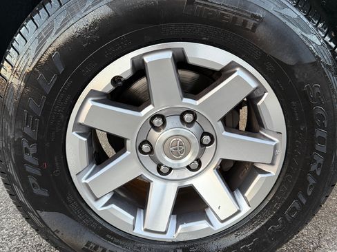 Used 2014 Toyota FJ Cruiser 4WD w/ Convenience Package image 11