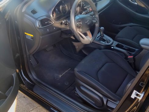 Used 2018 Hyundai Elantra GT image 13