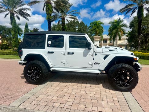 Used 2021 Jeep Wrangler Unlimited Rubicon AWD/4WD image 4