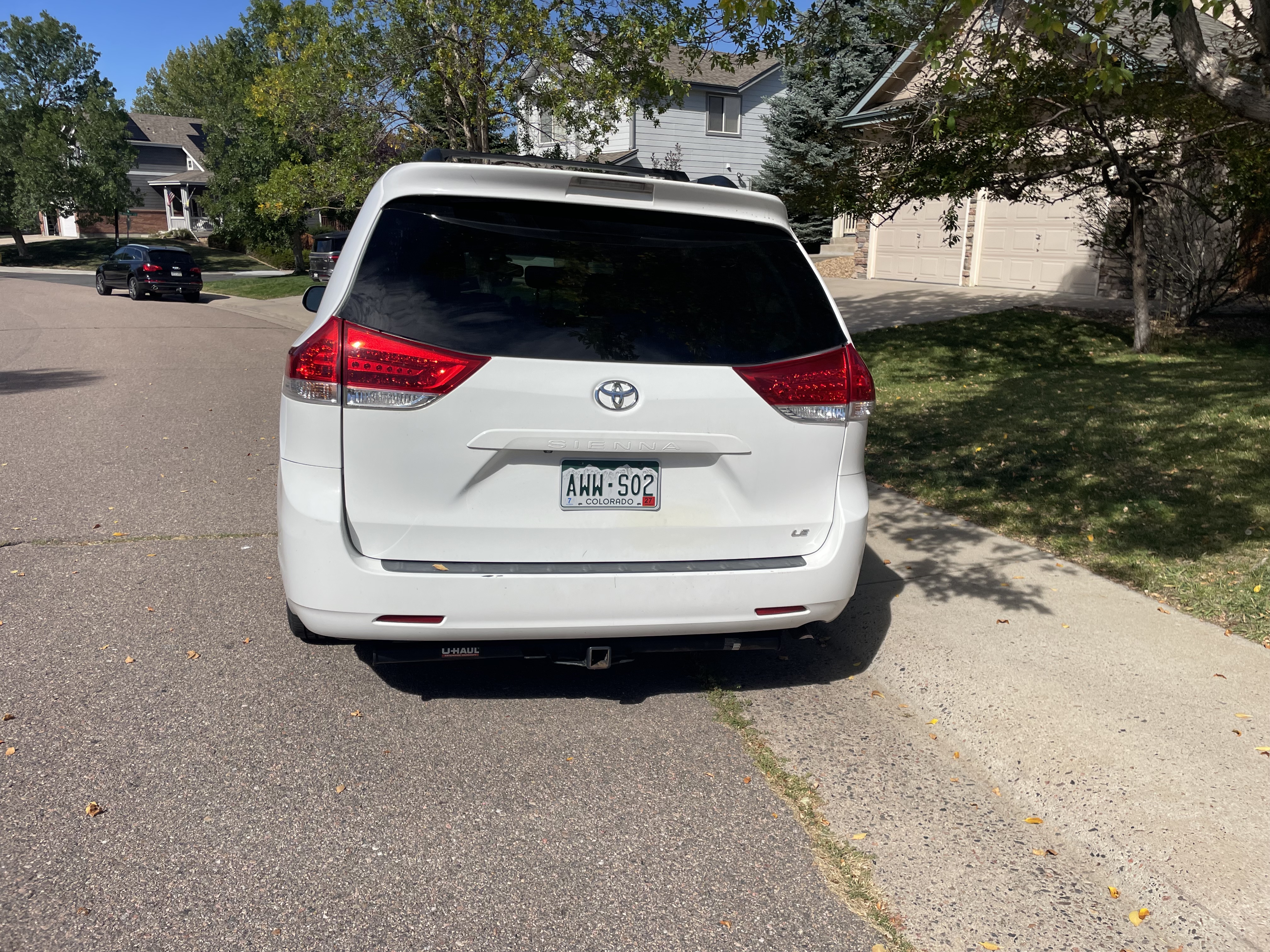 Used 2011 Toyota Sienna LE FWD image 2