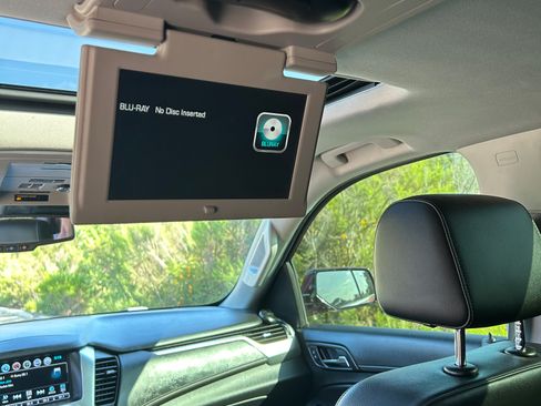 Used 2019 Chevrolet Suburban LT AWD/4WD image 15