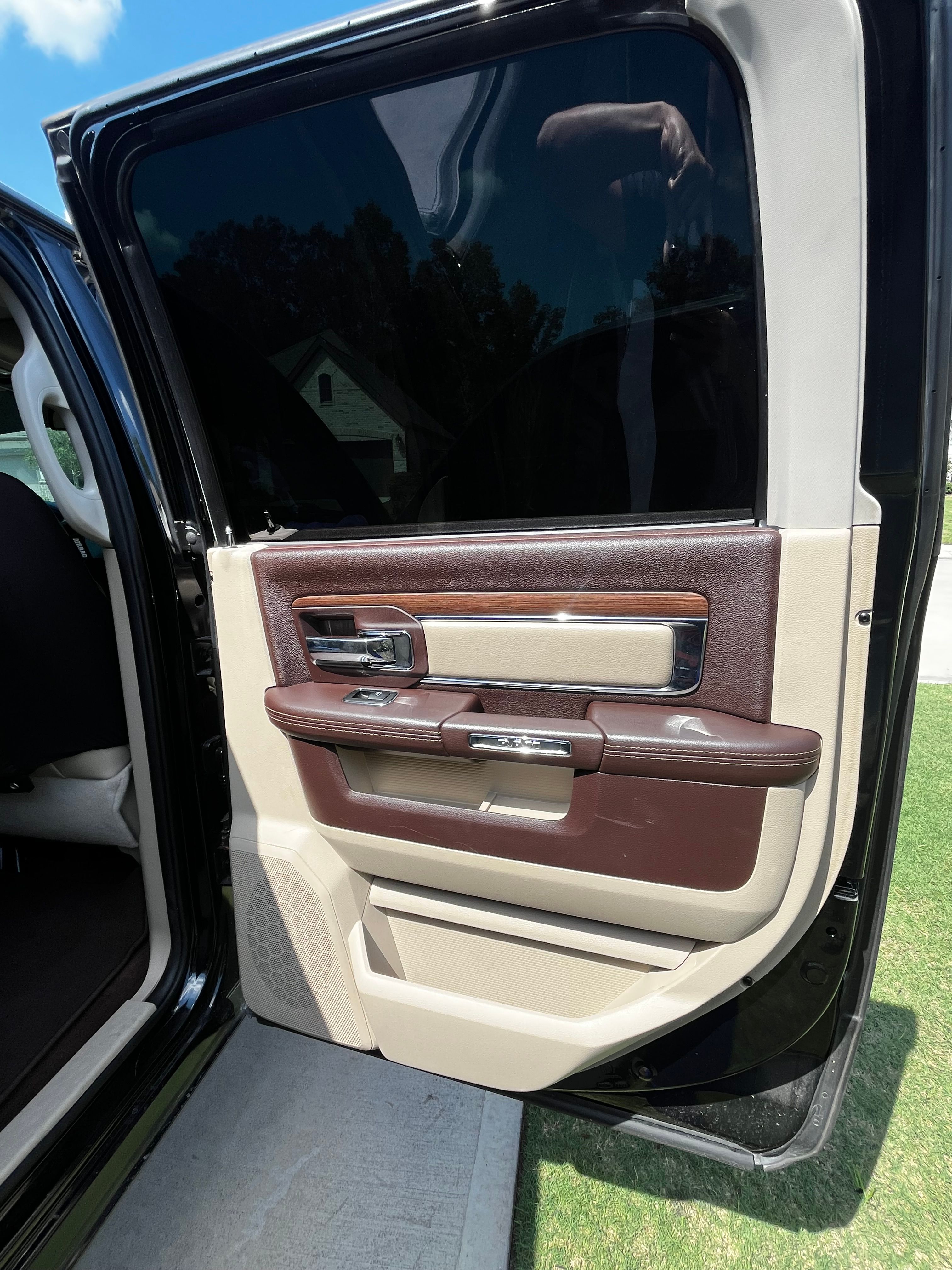 Used 2014 RAM 1500 Laramie w/ Convenience Group RWD image 10
