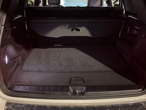 Used 2022 Mercedes-Benz GLB 250 250 Sport Utility 4D image 13