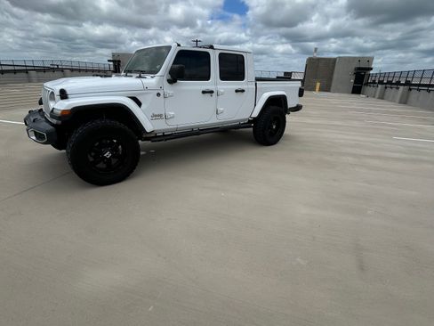 Used 2020 Jeep Gladiator Overland AWD/4WD image 17