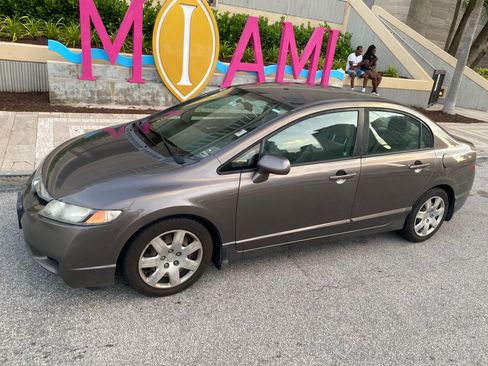 Used 2011 Honda Civic LX image 2