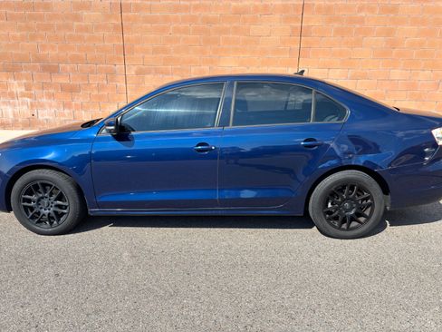 Used 2012 Volkswagen Jetta SE FWD image 1