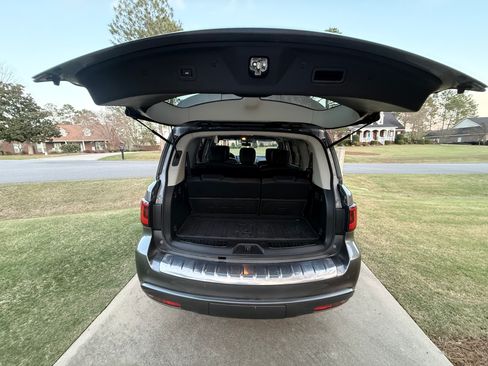 Used 2018 INFINITI QX80 Sport Utility 4D w/ Deluxe Technology Package image 14