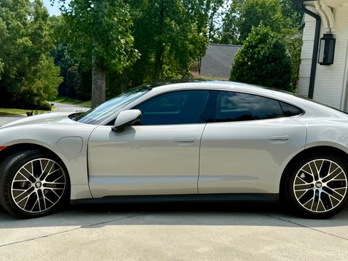 Used 2022 Porsche Taycan RWD image 10