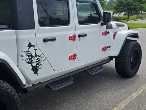 Used 2021 Jeep Gladiator Sport image 10