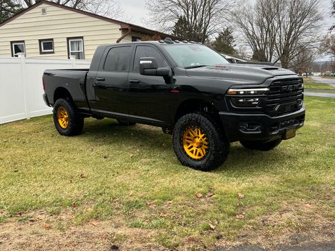 Used 2025 RAM 2500 Laramie image 1