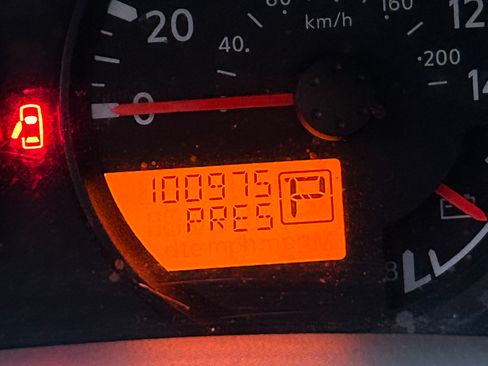 Used 2018 Nissan Frontier SV image 12