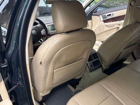 Used 2011 Jaguar XF Premium image 8