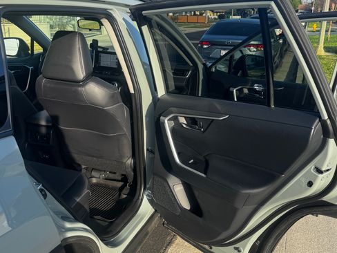 Used 2023 Toyota RAV4 XLE Premium image 21