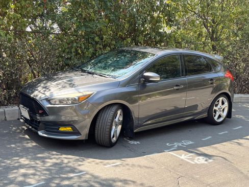 Used 2016 Ford Focus ST w/ Equipment Group 402A image 11