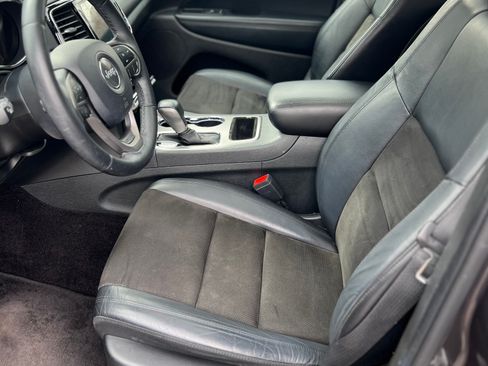 Used 2019 Jeep Grand Cherokee Altitude image 5