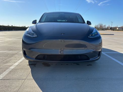Used 2023 Tesla Model Y Performance image 12