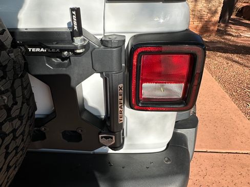 Used 2018 Jeep Wrangler Sport AWD/4WD image 21