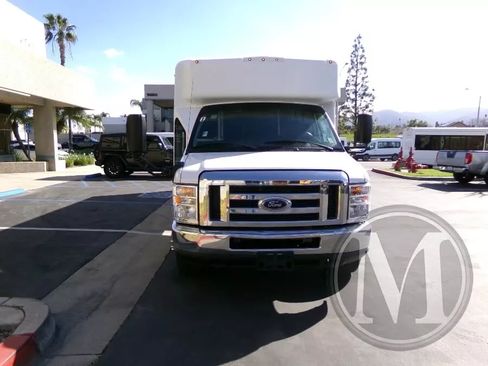 Used 2019 Ford E-450 and Econoline 450 Super Duty w/ Shuttle Bus Prep Package image 5